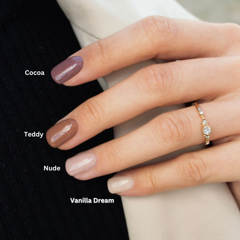 "DIY-Maniküre mit DIPDRIP: Farben Vanilla Dream, Nude, Teddy und Cocoa für ein vielfältiges Nageldesign. Jede Farbe bringt eine einzigartige Note und macht deine Nägel zu echten Hinguckern.
